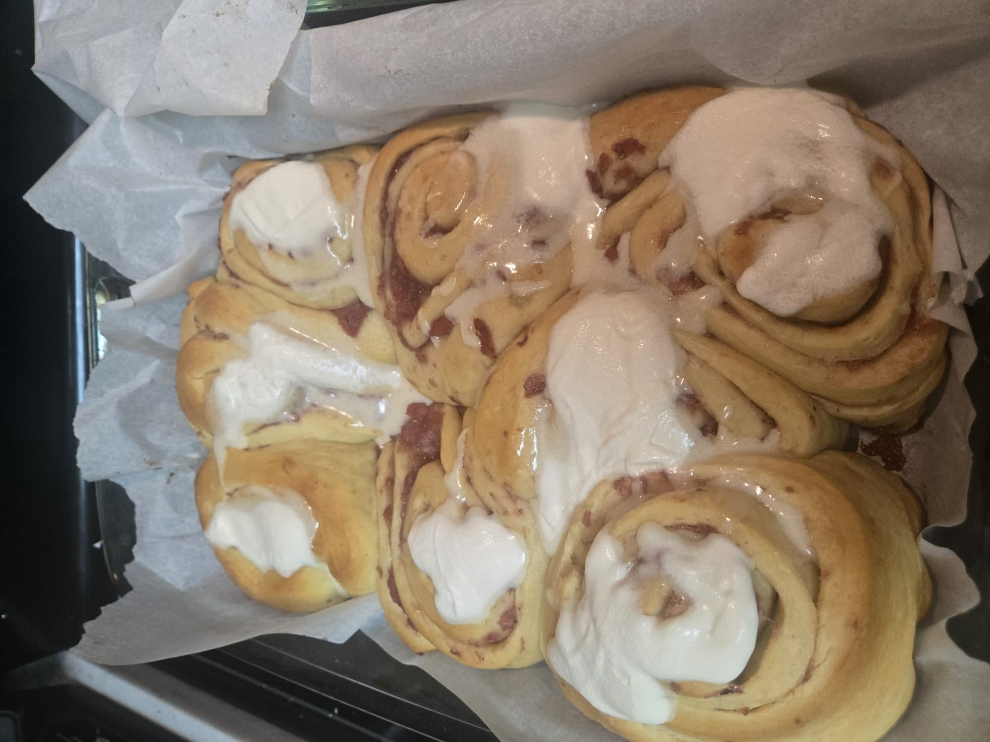 Cinnamon buns in pan